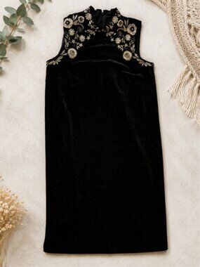 🖤 AGB Velvet Embroidered Shift Dress – Juniors Small 🖤